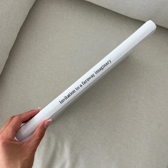 Diptique Coffee Table Book - Picture 3 of 4